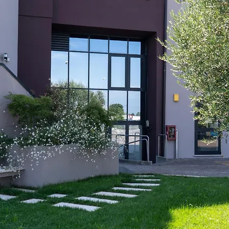 Hdomus ホテル ノガローレ・ロッカ